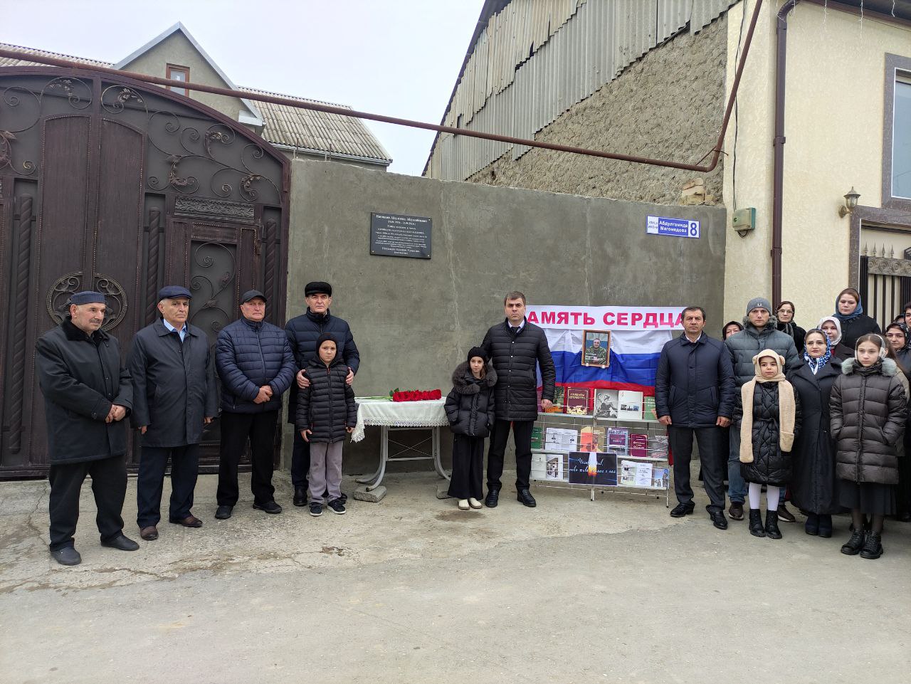 В селе Карабудахкент увековечили память героя-участника СВО